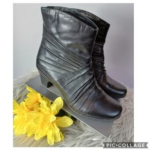 Cobb Hill Black Leather Boots Sz 7.5W